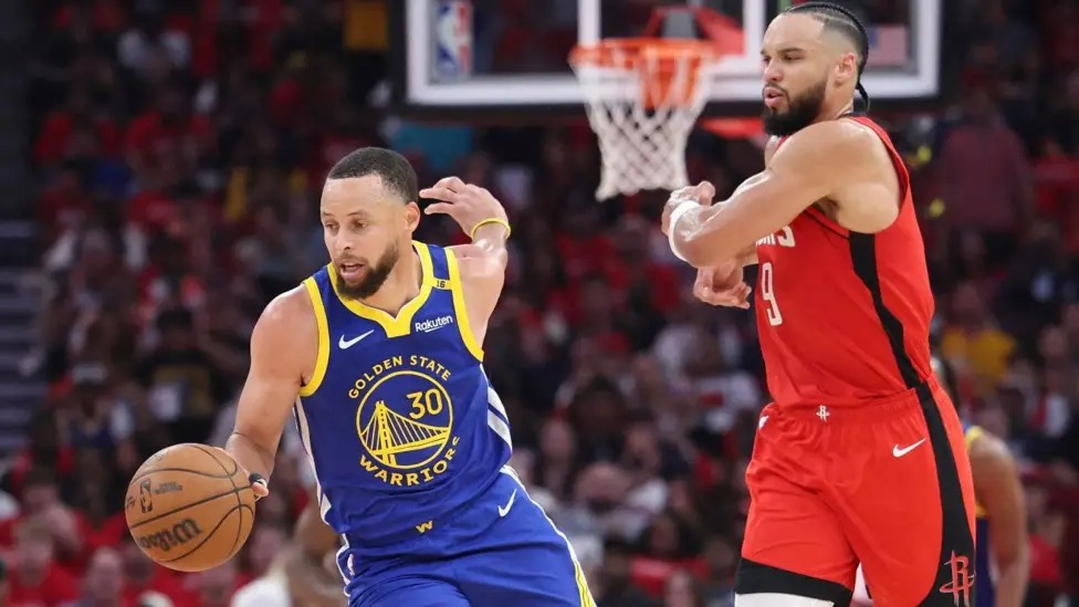 Currys 31 Points Guide Warriors to Road Playoff Win Against Rockets