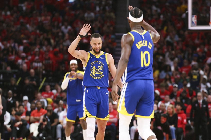 Currys 31 Points Guide Warriors to Road Playoff Win Against Rockett