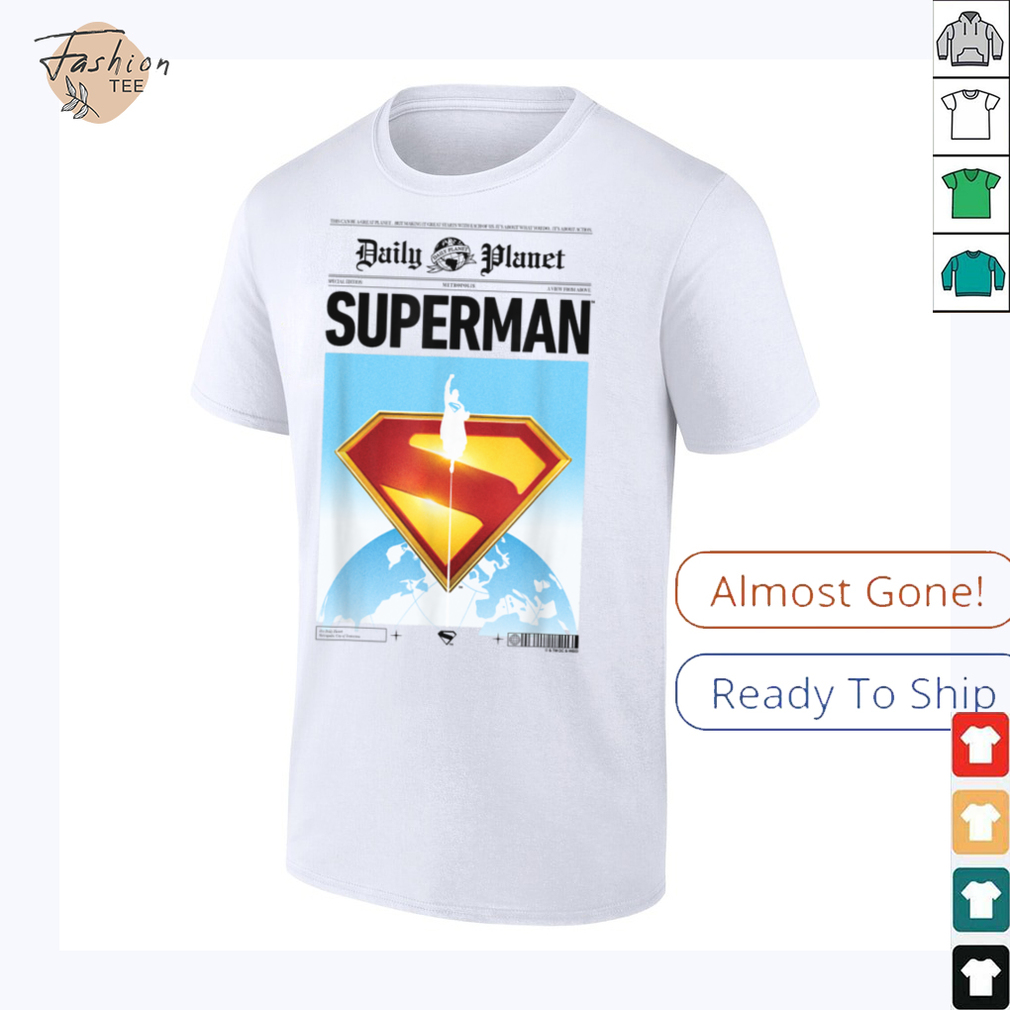 Superman (2025) Daily Planet Front Page Print Red S Shield T Shirt - Close Up Design